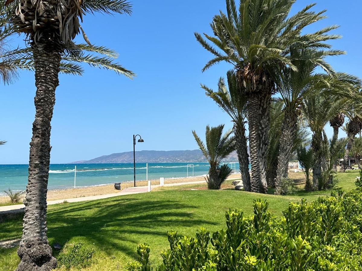 Path Latchi Beachfront Apartments Kültér fotó