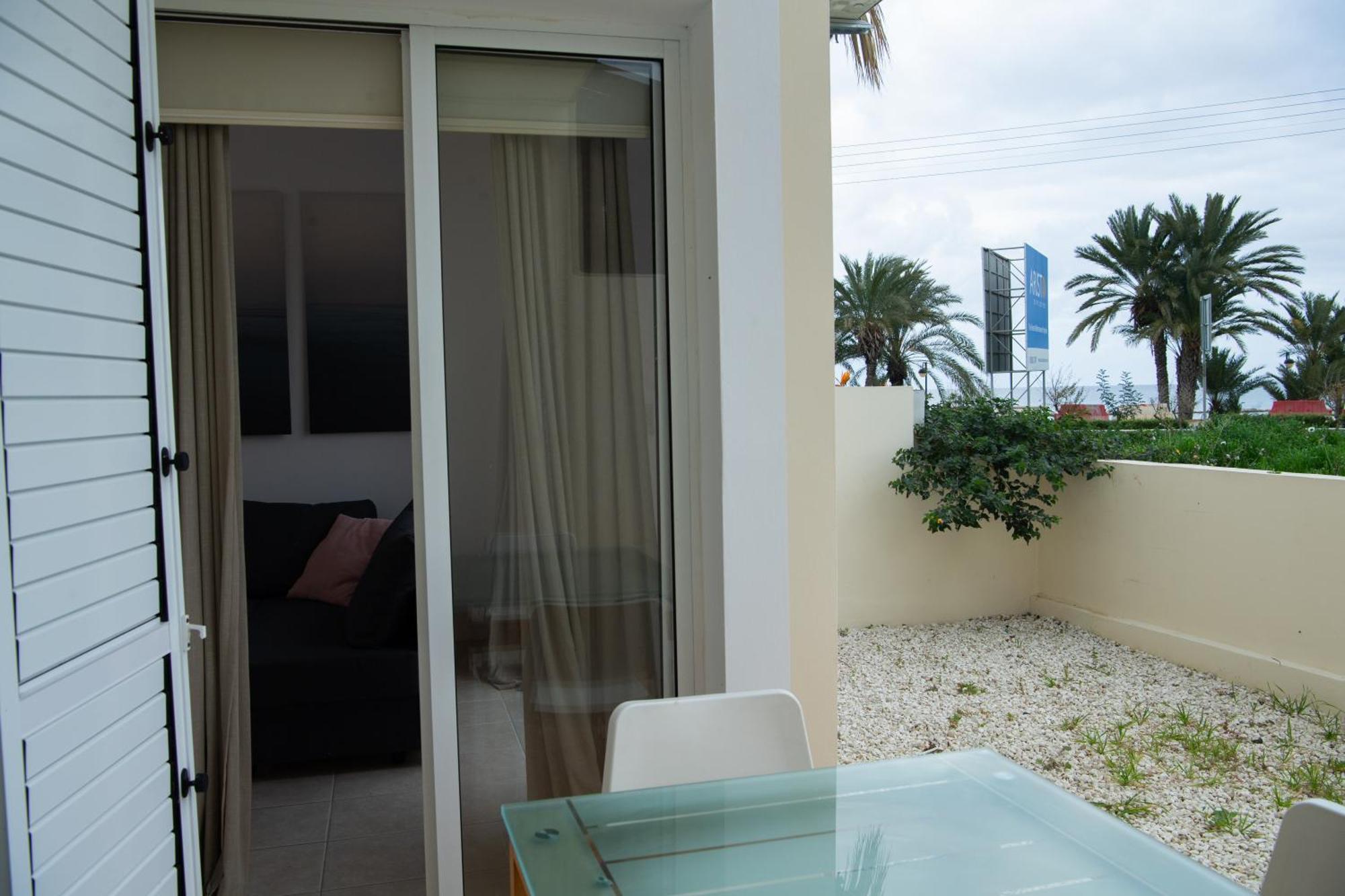 Path Latchi Beachfront Apartments Kültér fotó