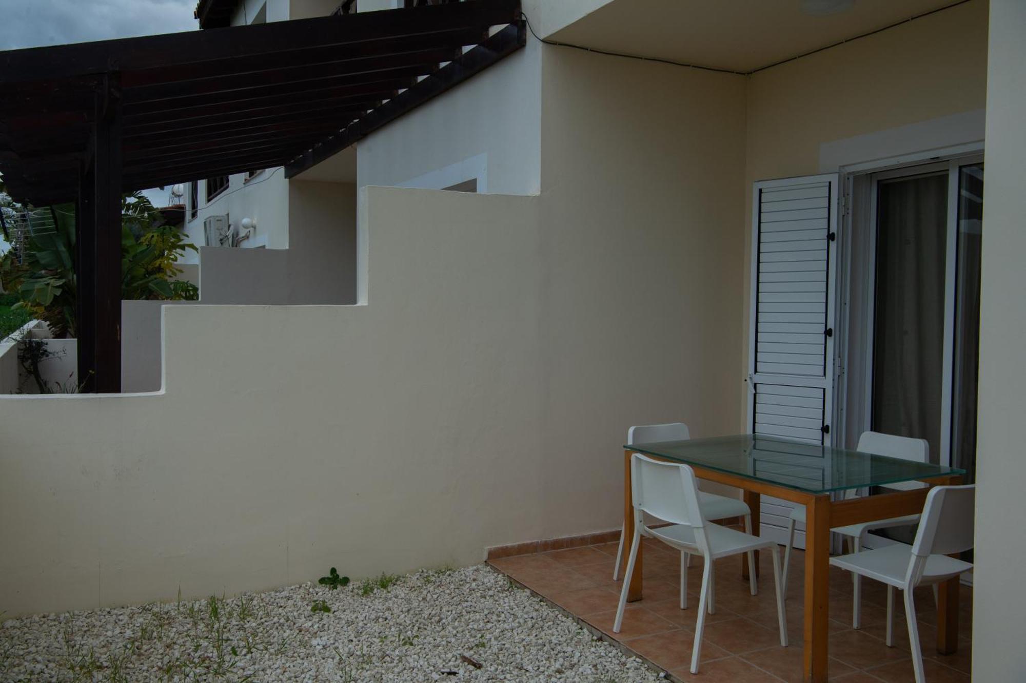 Path Latchi Beachfront Apartments Kültér fotó