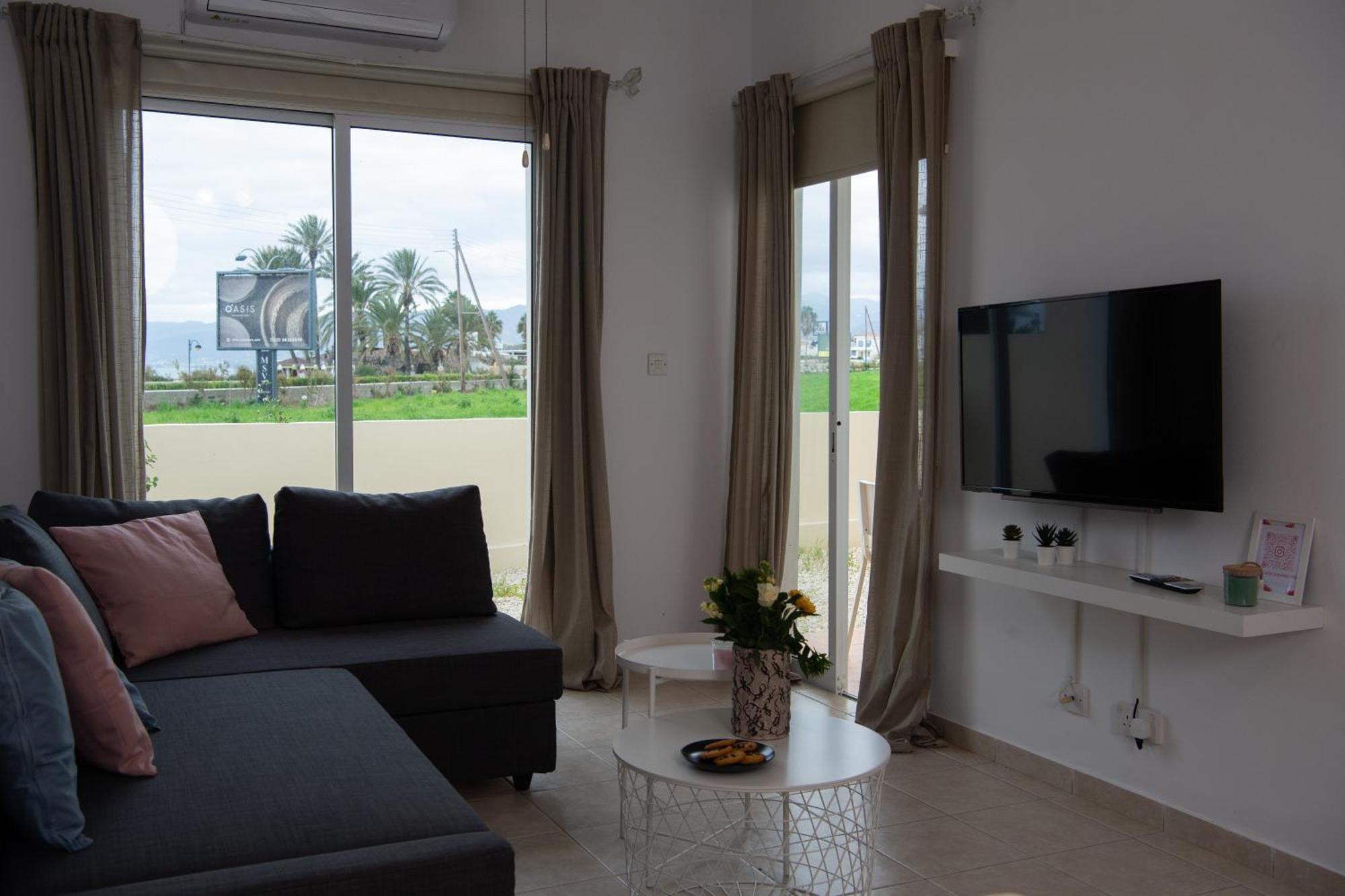 Path Latchi Beachfront Apartments Kültér fotó